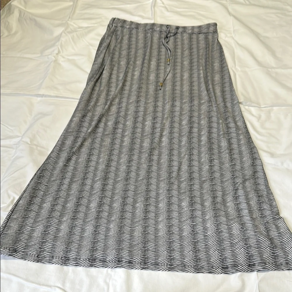 Michael Kors Maxi Skirt Medium Black Wave Print Pull On Drawstring Stretch